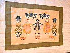 BEAUTIFUL HANDSEWN LINEN EARLY AMERICAN TABLE COVER w MAN WOMEN & FLOWERS TULIP