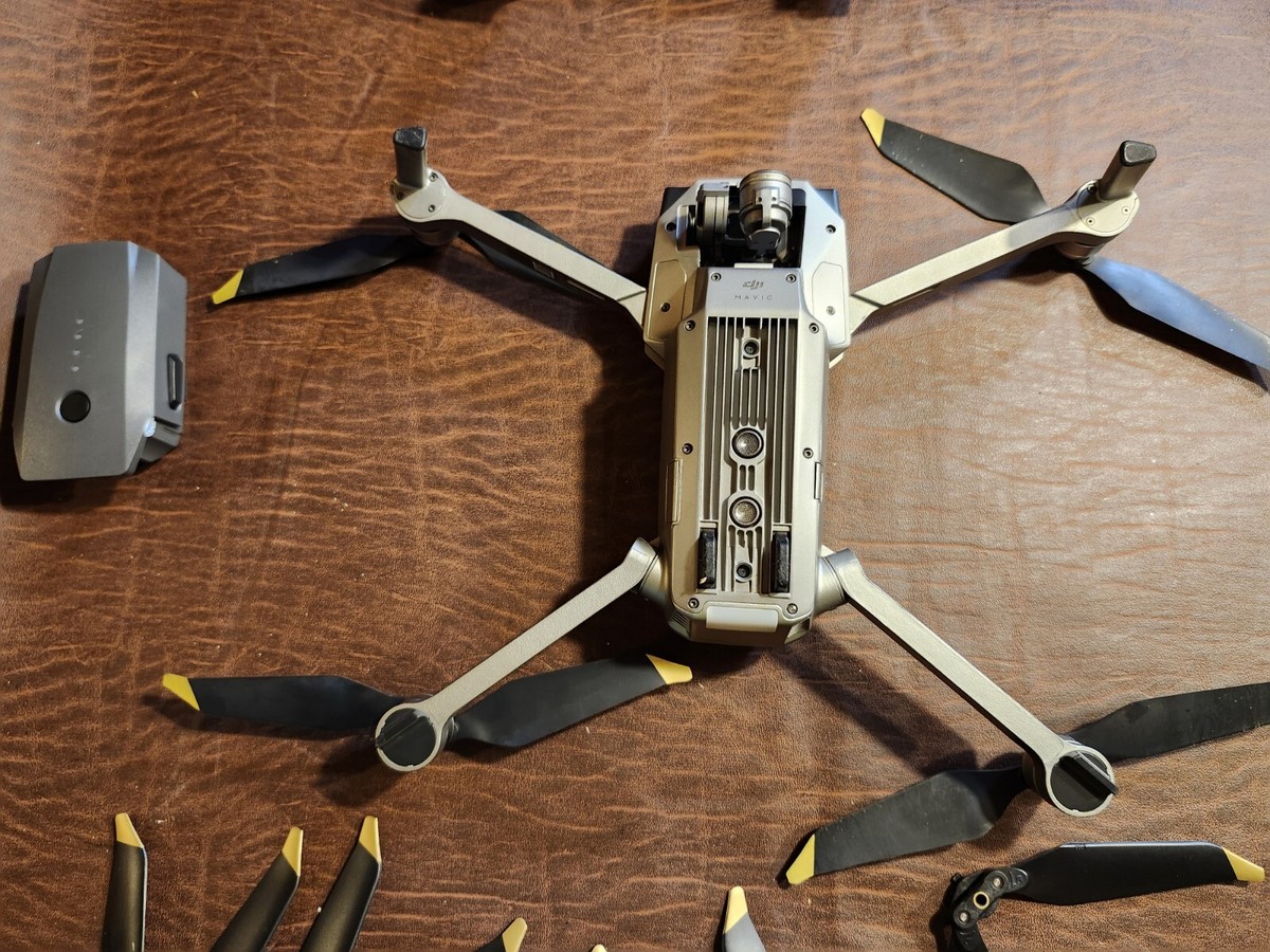 ホビーラジコン DJI MAVIC PRO PLATINUM Amazon.com: DJI Mavic Pro Platinum, Fly More Combo : Toys
