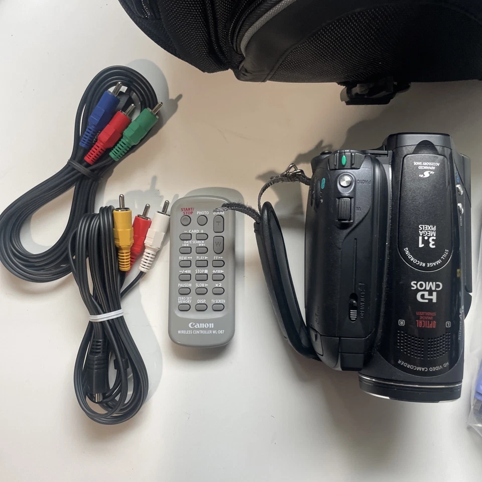 Videocámara Canon Vixia HV30 3.1MP HDV 1080i Instantánea AF CMOS MiniDV con Batería Foto 2 de 4