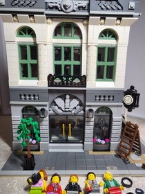 LEGO Creator Expert 10251 Brick Bank w/Instructions No Box Missing 2 pcs Read 