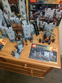 Lego 9474 Lord of the Rings Battle of Helms Deep w 9471 Exp w boxes and Ins 100%