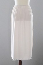 Vintage VANITY FAIR Silky Nylon Lace Hem 32 Half Slip : Ivory - Medium M