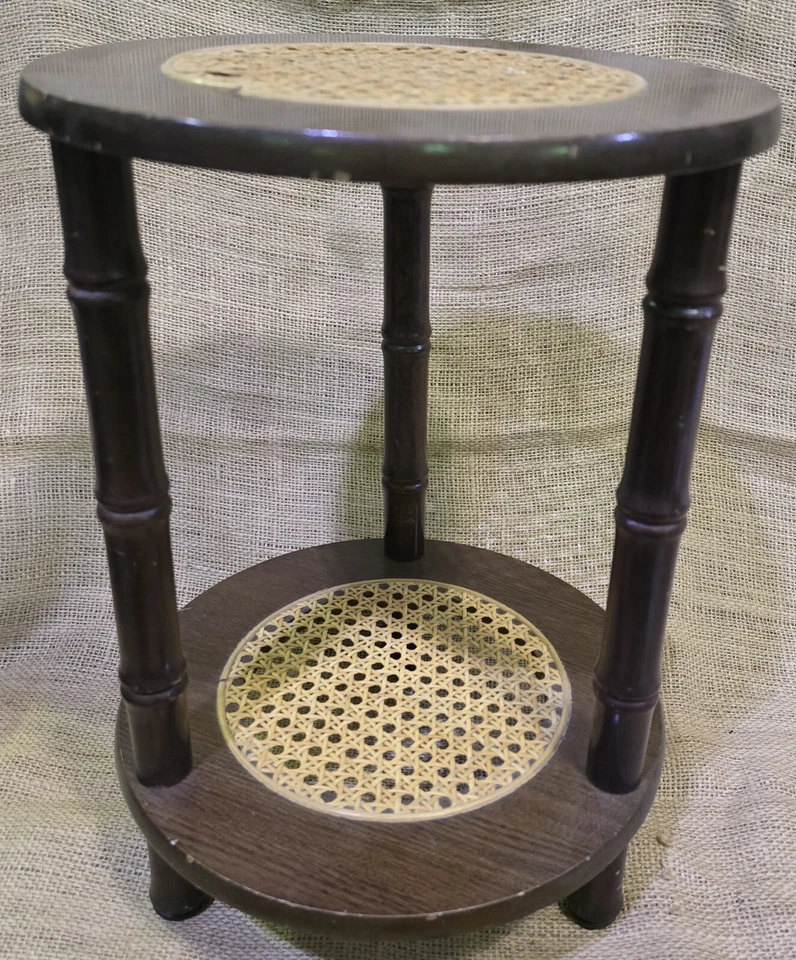 Mesa auxiliar vintage de madera con soporte para plantas de ratán de mimbre 16" de alto 11,5" de diámetro Foto 2 de 4