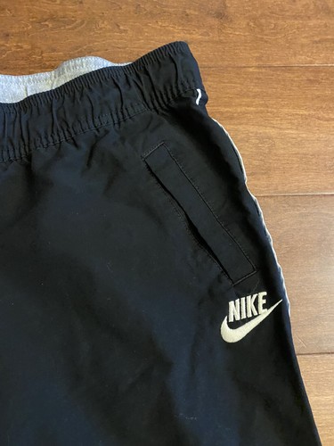 NIKE WOMENS M BLACK CAPRI WORKOUT YOGA PANTS Short - Picture 2 of 6