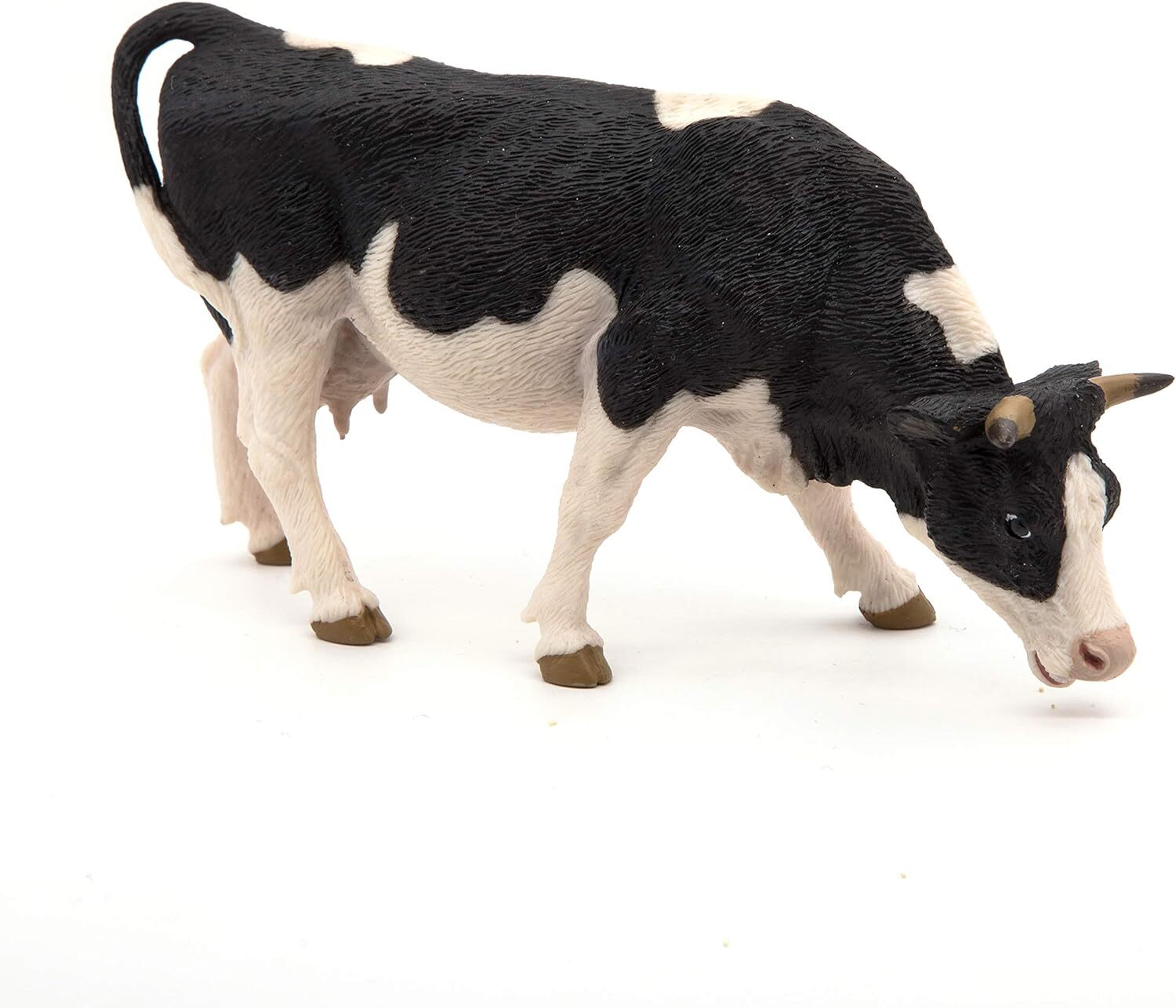 Фигурка ДРУЗЬЯ С ФЕРМЫ Papo 51150 Черно-белая пасущаяся корова, разноцветная