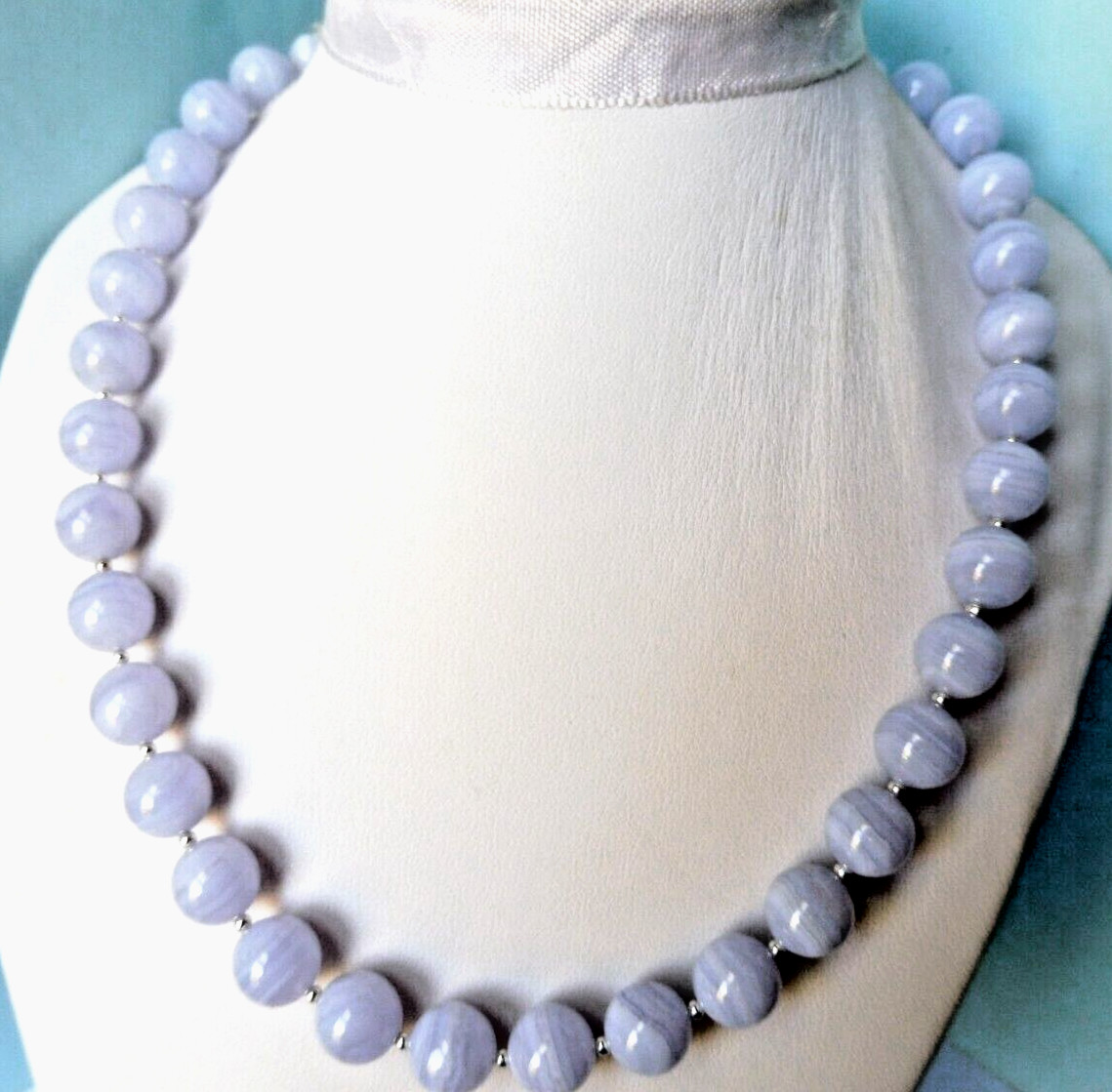 Collier en calcédoine bleue naturelle 47cm en argent pour illuminer vos tenues de bureau