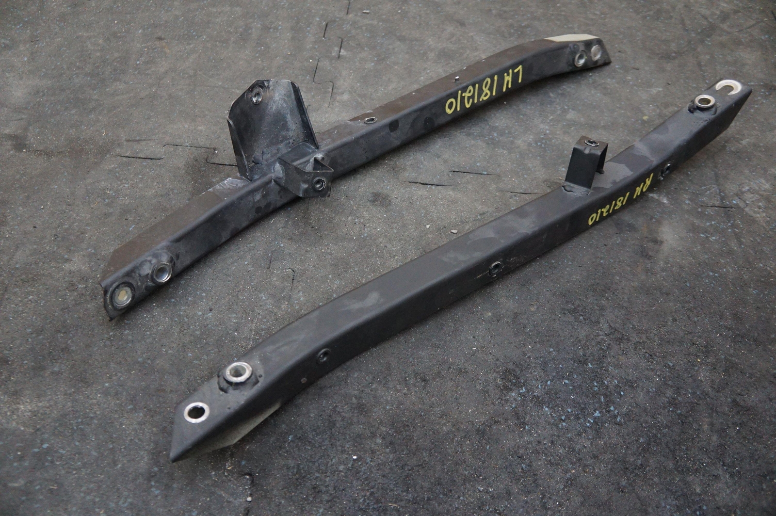 Set of 2 Internal Engine Compartment Diagonal Brace 265605 265606 OEM Ferrari FF