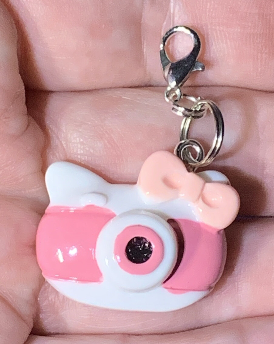 Hello Kitty Camera Bag & Key Chain Dangle munimoro.gob.pe