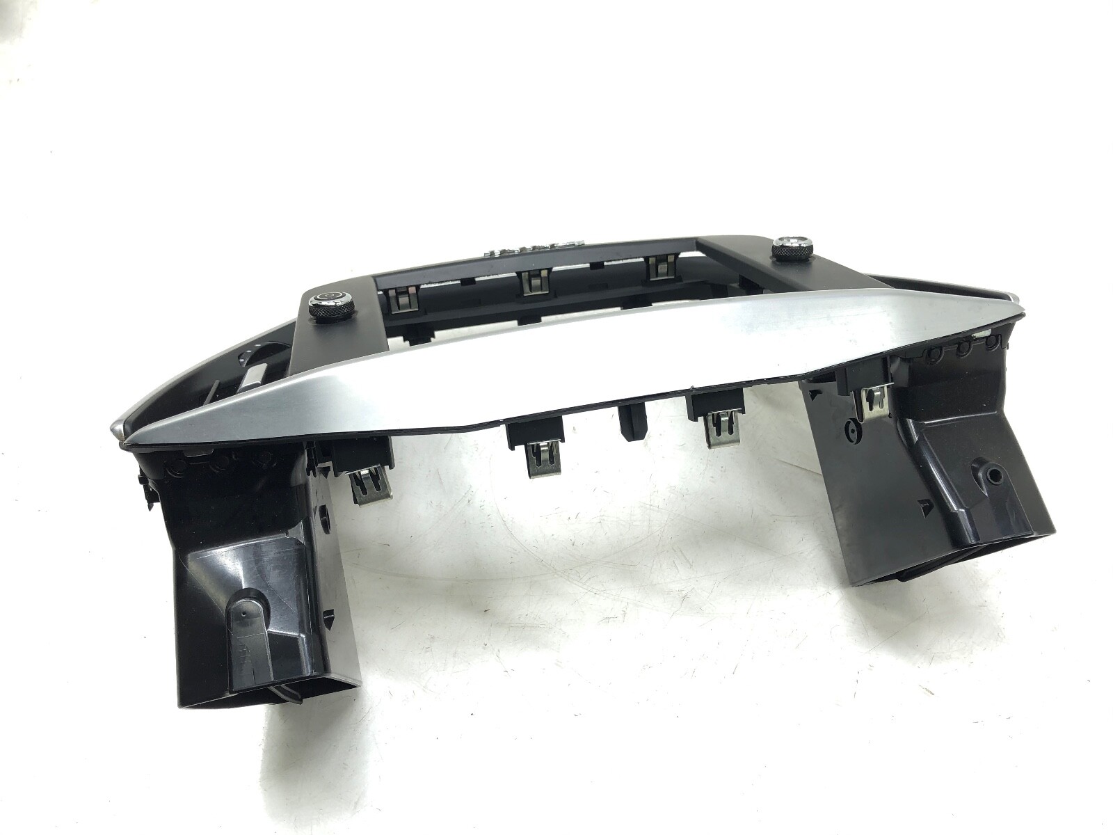 2014-2019 MASERATI GHIBLI FRONT CENTRAL BEZEL TRIM W/ GRILLE OEM.