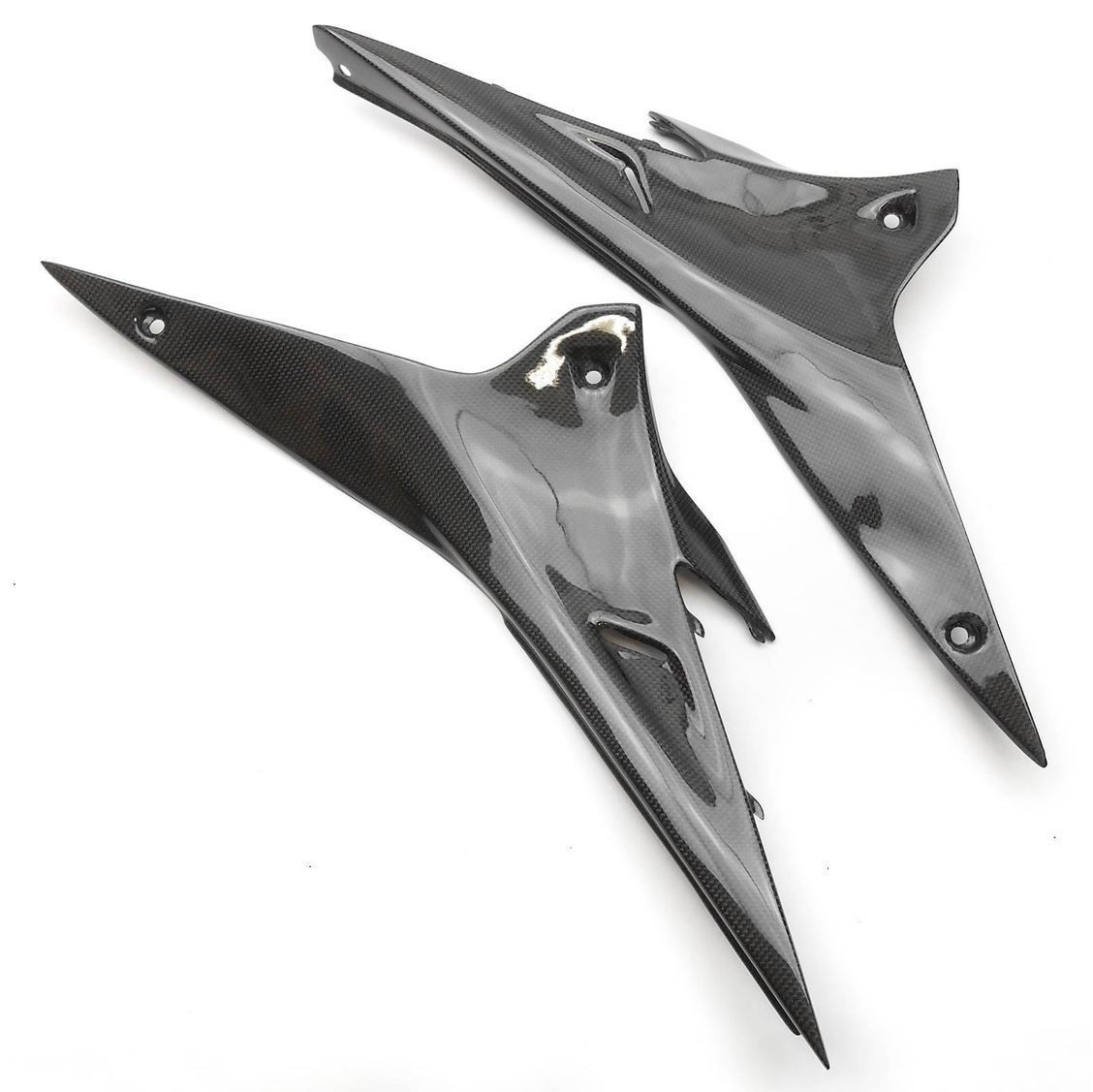 Caches latéraux Aprilia RSV4 en carbone pour remplacer le plastique jauni