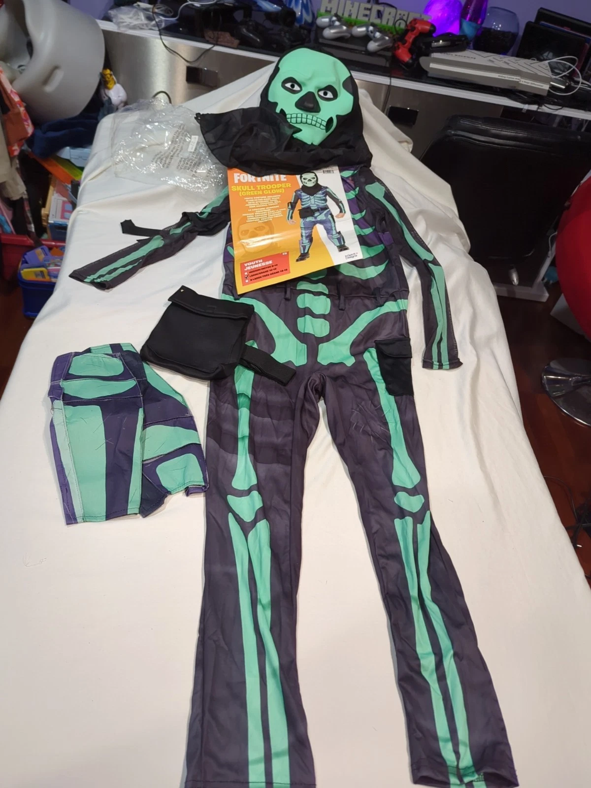 2022 Fortnite Skull Trooper YOUTH Large 10/12 Green Glow Halloween Costume 