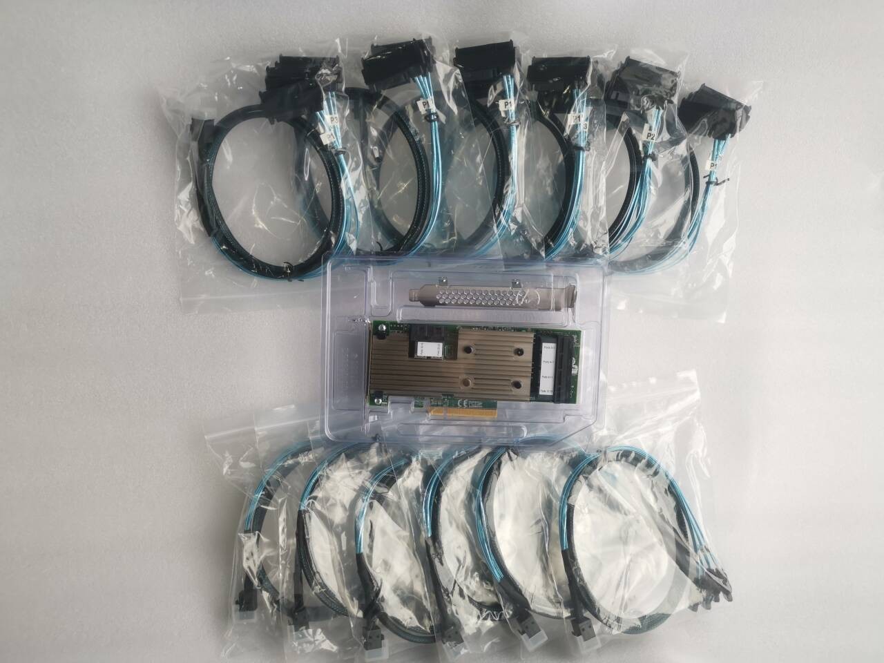 LSI 9305-24i Controller Card IT Mode 24-Port SAS 12Gb/s w/ 6xSFF8643 SATA/SAS US