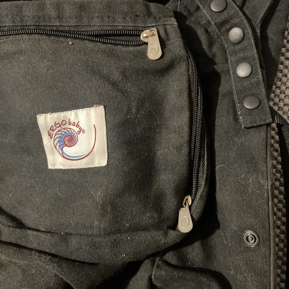 原装 Ergo 婴儿背带黑色和骆驼帽前口袋 — 第 3/4 张图片