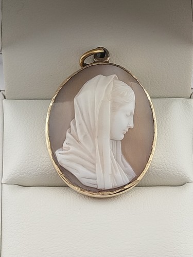 Vintage/Antique 9ct Gold Veiled Virgin Mary / Madonna Shell Cameo Pendant 10.3g