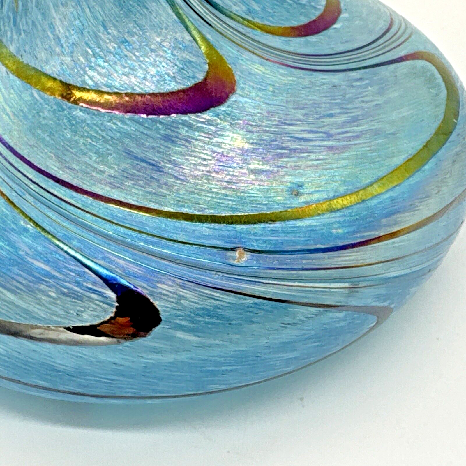 Sahara Smoke Company Iridescent Blue Glass Swirl Hookah Vase 5”