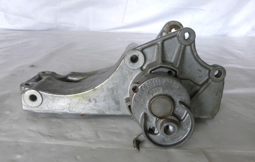 Auflösung.Oldtimer-Werkstatt-VW/Audi Lichtmaschinenhalter 030145169H--