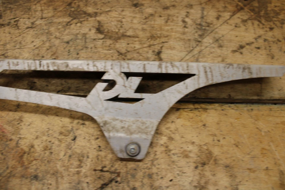 07-11 SUZUKI VSTROM 650 CUBIERTA DE PROTECTOR DE CADENA DE TRANSMISIÓN TRASERA ESCUDO BB340 Foto 4 de 4