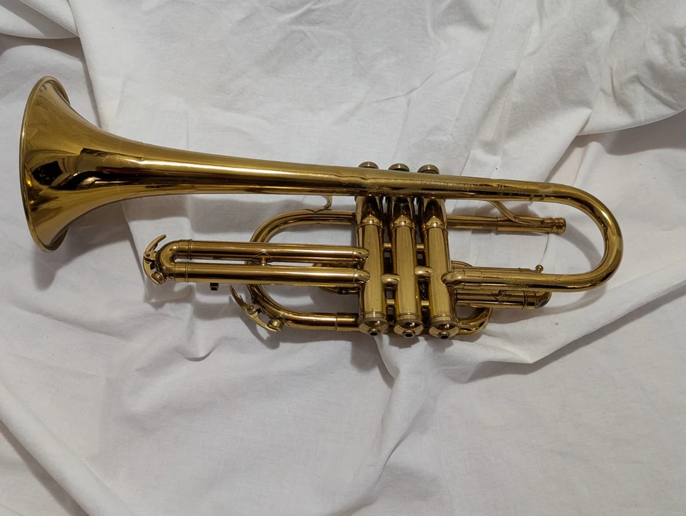 "The Indiana" Elkhart, Ind. 58842, con estuche Cleveland y boquilla Constellation Foto 4 de 4