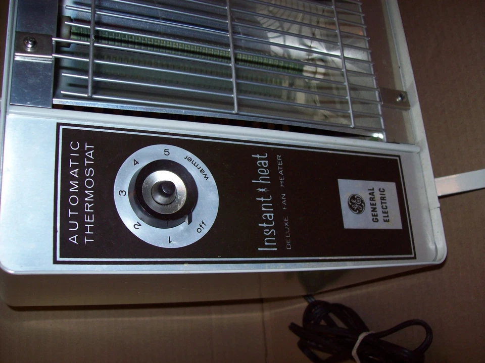 Vintage made in the USA G.E. Instant Heat Deluxe Fan Heater model F45H8 Working - Image 2 of 4