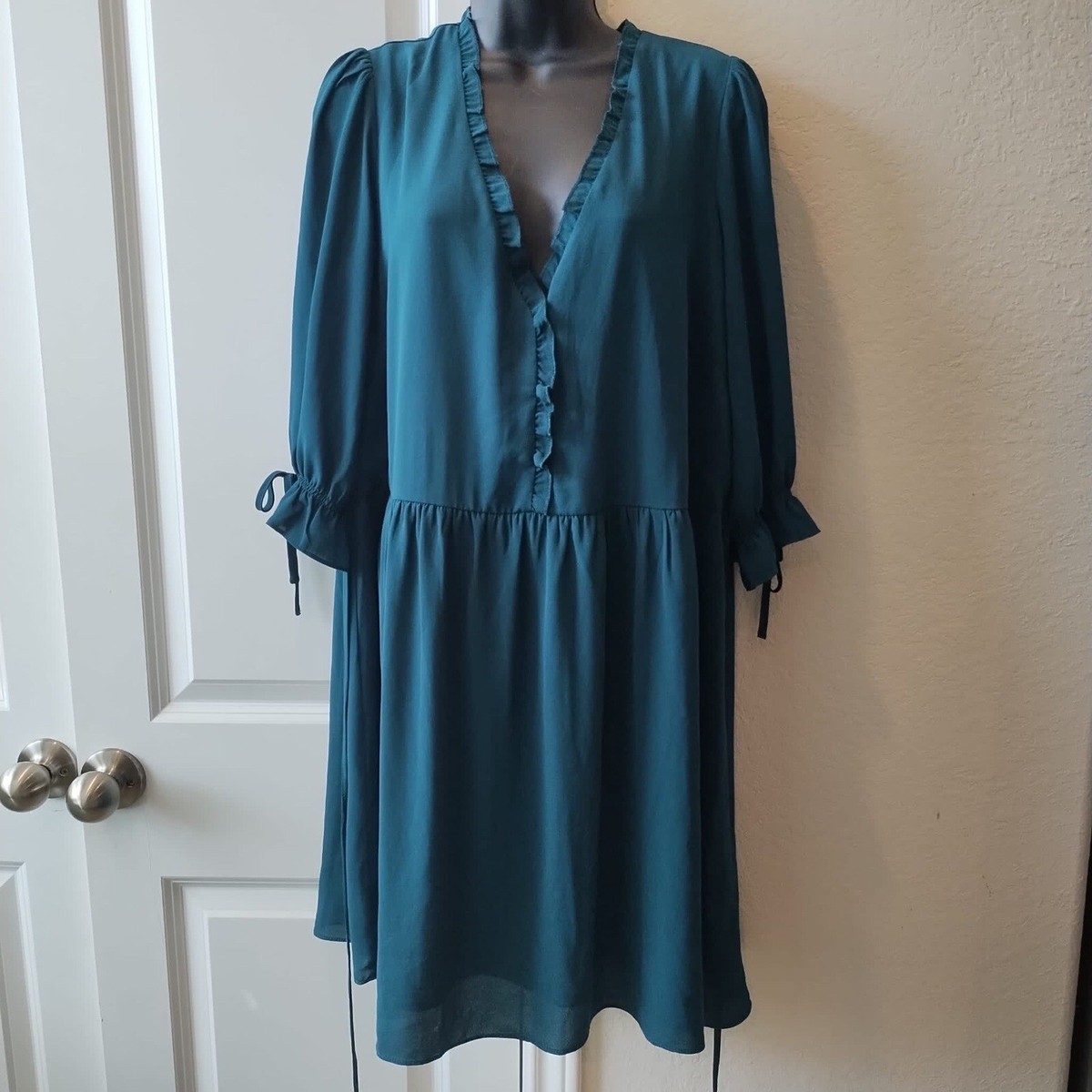green city chic dress ccx Long Sleeve V-neck Mini Size 16 snowbird