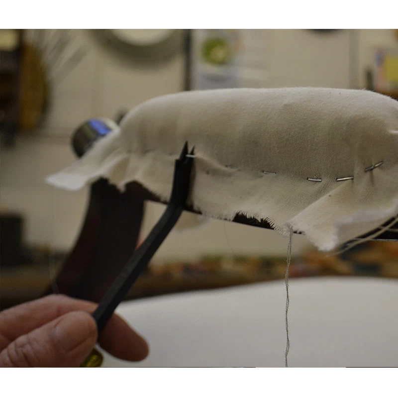 C.S. Osborne Staple Lifter / Remover - Quality Upholstery Tools - Image 4 of 4