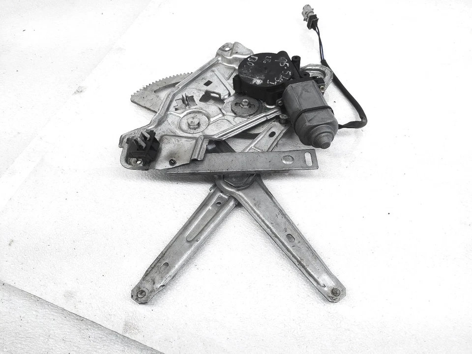 Regulador de potencia y motor puerta del conductor trasero BMW 525I 1989-1995 51-34-1-944-071 Foto 3 de 4