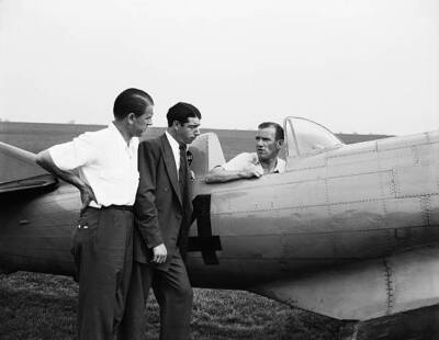 Lefty Gomez, Joe Dimaggio Get Flight Tips 1939 Old Baseball Photo