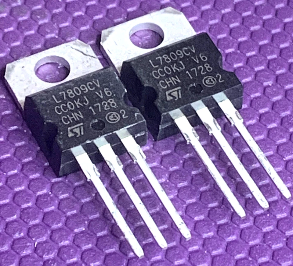 ST MICROELECTRONICS 2x L7809CV 7809 ST Circuito Reg.Tens. 9V 1,5A ( 2 pezzi )