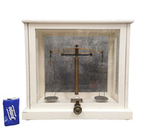 BILANCIA STORICA DA FARMACISTA in scatola di vetro bilancia bilancia di precisione in vetrina bilancia a barre