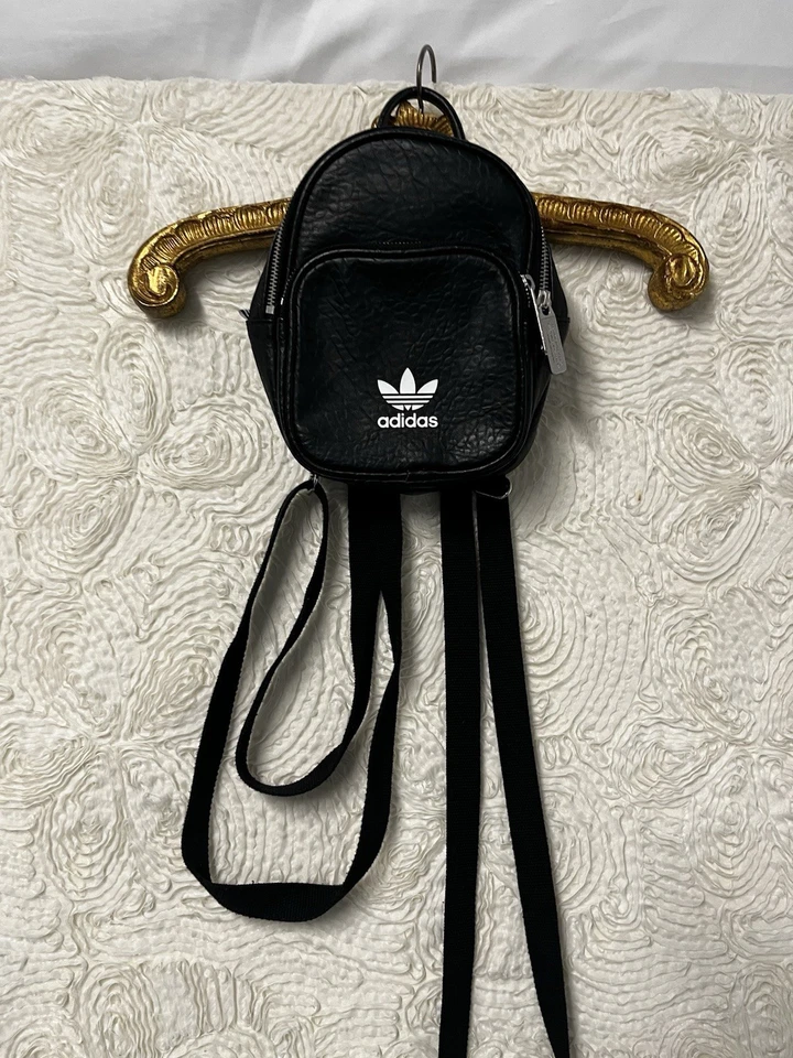Mini Mochila Adidas Retrô Vintage Preta Couro Sintético Bolsa Raver Festival - Imagem 2 de 4