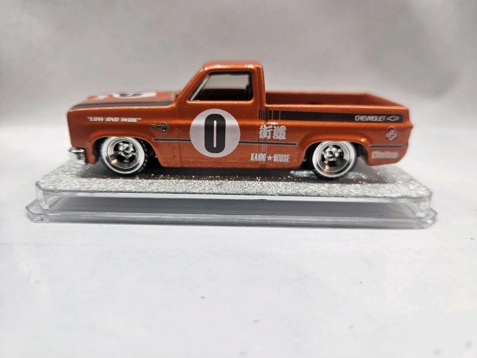 '83 Chevy Silverado Custom Hot Wheels 1/64 052 Naranja Y Rueda Real Riders Foto 2 de 4