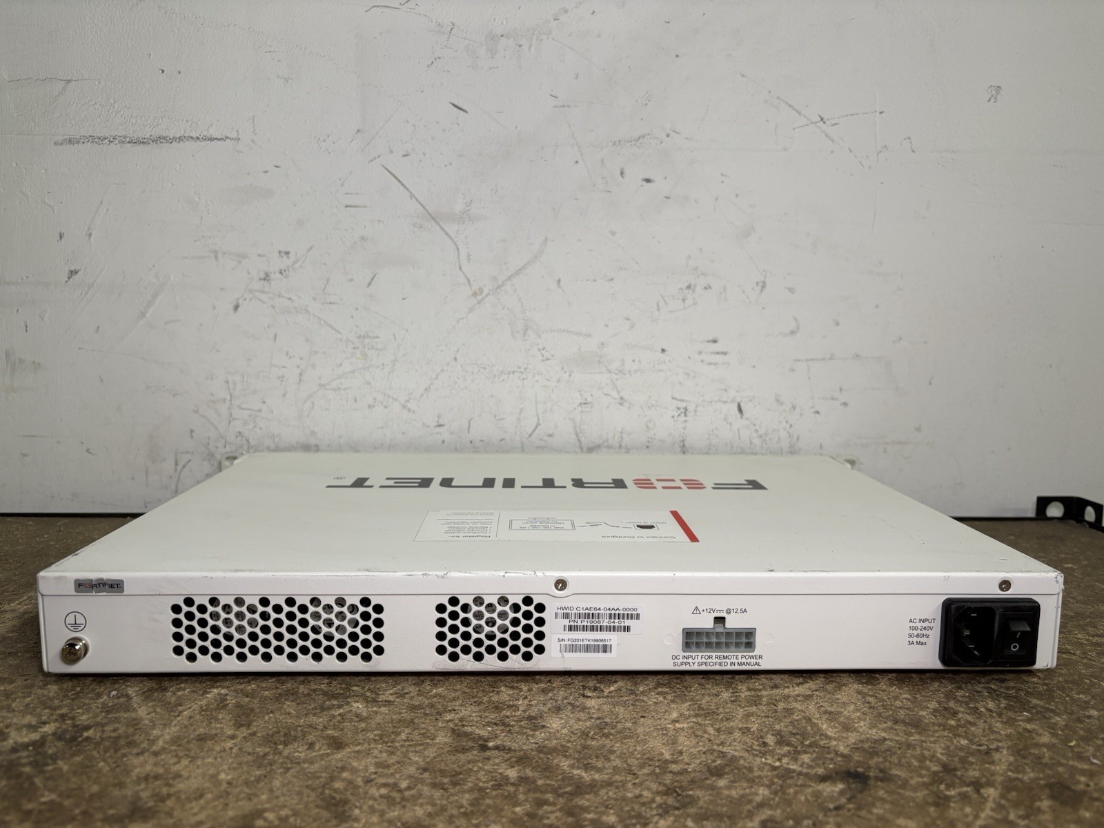 как выглядит Fortinet FortiGate 201E Security Firewall Network FG-201E 14-Ports Registered фото