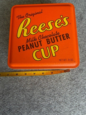 Vintage Reese's Peanut Butter Cup Metal Tin Container PreOwned Good Condition