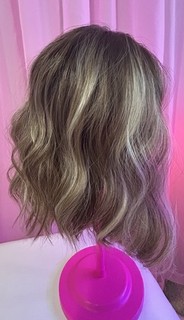 Parrucca Chelsey Smith Cosmetica Pizzo Anteriore Sintetica Ondulata Bob Marrone/Biondo Parte Omaggio