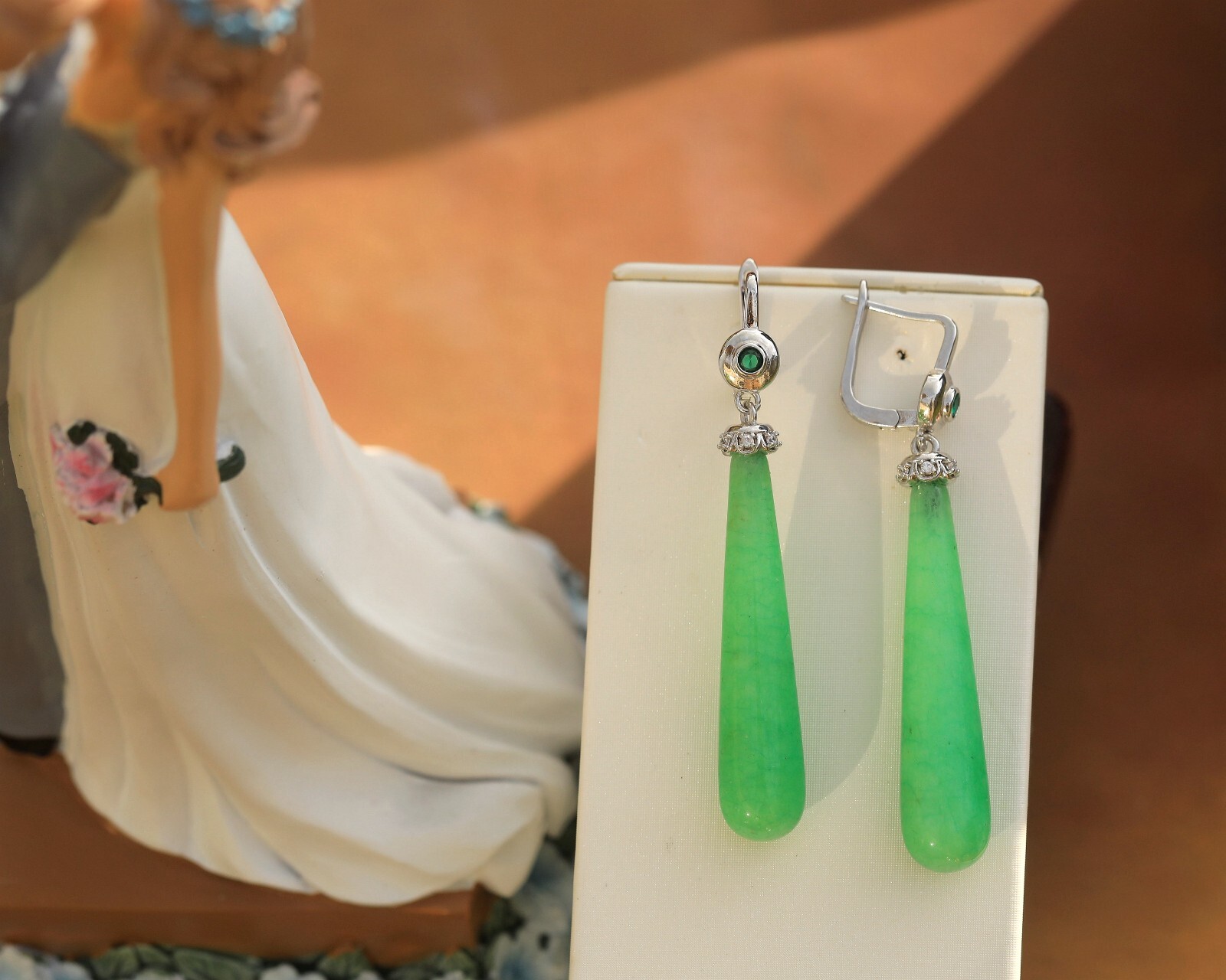 Boucles d'oreilles dormeuses jade vert et strass CZ, cadeau idéal femme
