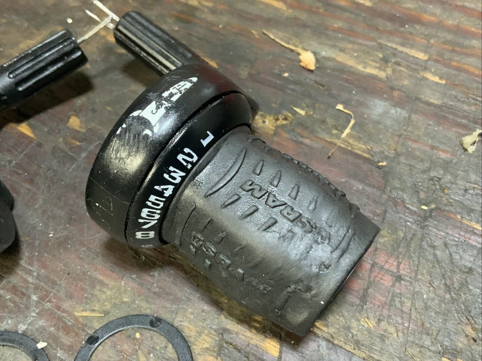 Juego de cambio de empuñadura MTB años 90 SRAM SRT 600 velocidades 3 x 8 Foto 2 de 4