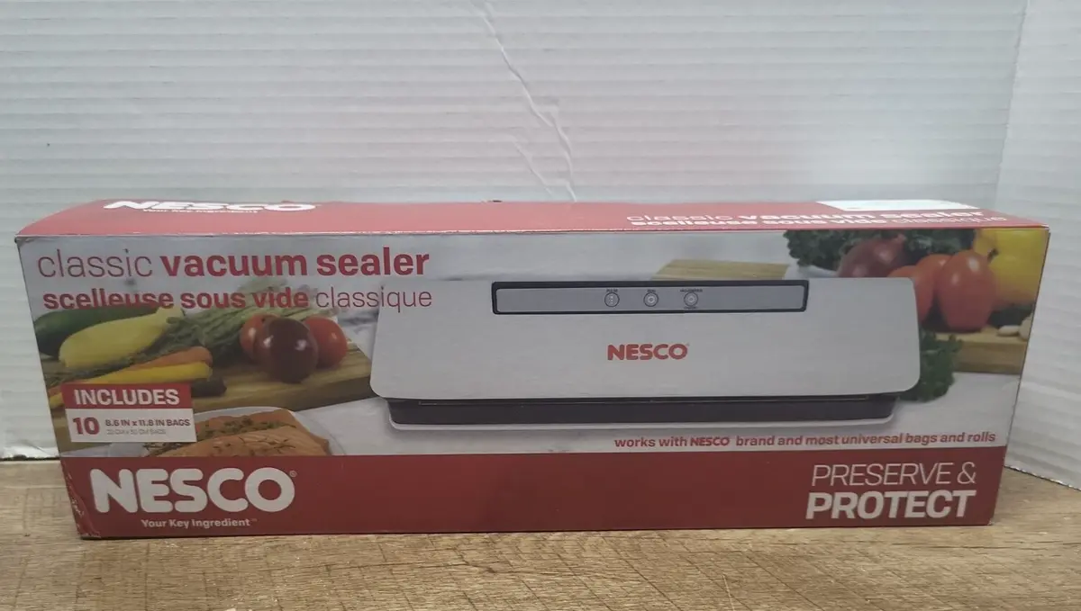 Nesco VS-C1 Classic Vacuum Sealer Food Preserve & Protect Includes 10 bags  NEW