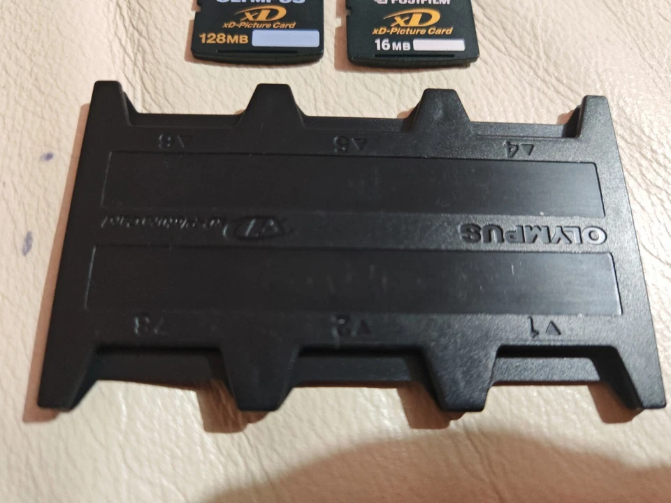 OLYMPUS xD Picture Memory Cards With Card Holder, 128mb Plus 16mb Cards Included - Image 2 of 3