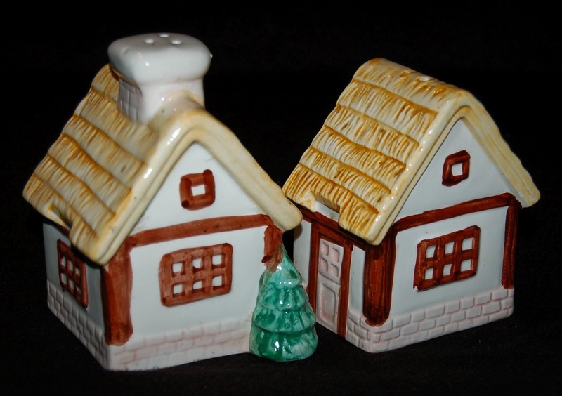 VINTAGE Salt Pepper Extra Large Shakers Ceramic COTTAGE HOUSE 1970's