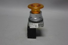 SIEMENS AMBER-COLORED ILLUMINATED PUSH PULL BUTTON 52PP2LT W/52AAIL4