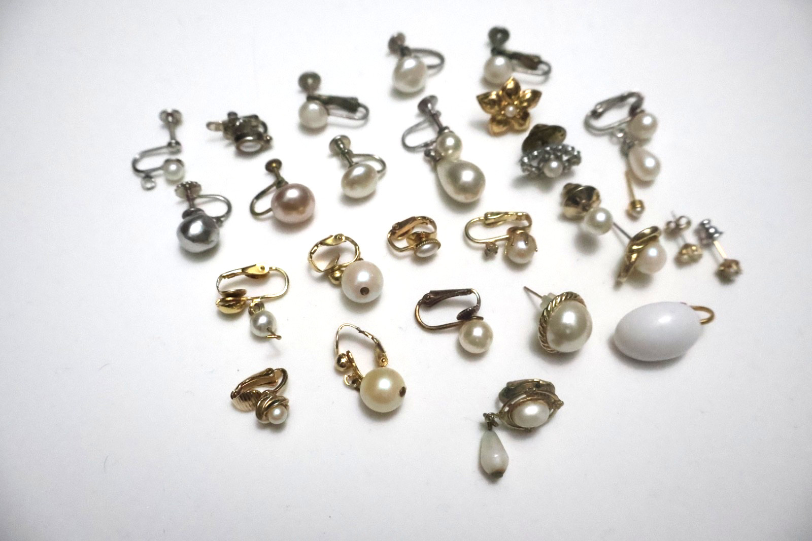 Vintage Lot 20+ Faux Pearl Drop Dangle Earrings Clip On Screw Back Studs Gold