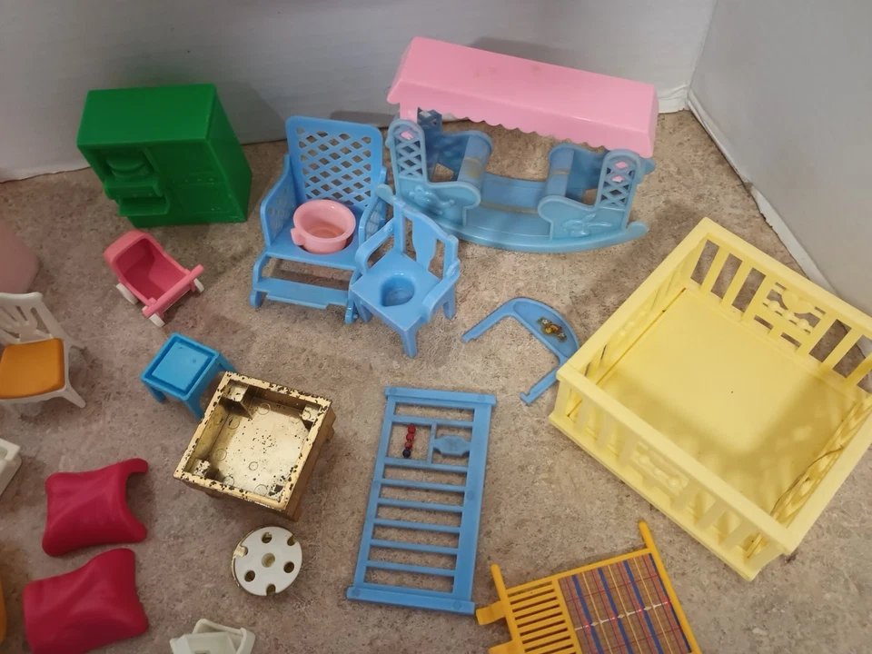 Lote de 20 muebles miniatura vintage para casa de muñecas + piezas de plástico envío GRATIS Foto 4 de 4