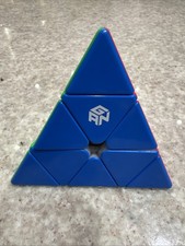 Gan Pyraminx Pirámide Magnética Puzzle Sin Pegatinas Triángulo Cubo Usado en Excelente Condición