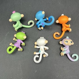 Lot Of 7 Fingerlings Minis Monkey Monkies Cow WowWee Bundle Toys