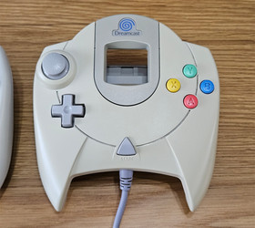 SEGA DREAMCAST VIDEO GAMES CONSOLE BOXED + 2 CONTROLLERS + 3 VMU + 2 VIBRATION