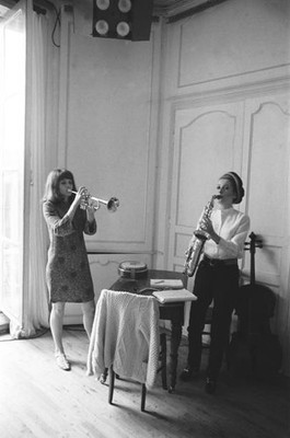 Catherine Deneuve Francoise Dorleac in the set of Les Demoiselles - Old Photo 1