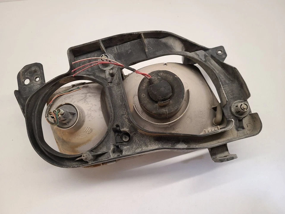 Faro derecho pasajero derecho Chevrolet Tracker 1999-2004 91174685 Foto 4 de 4