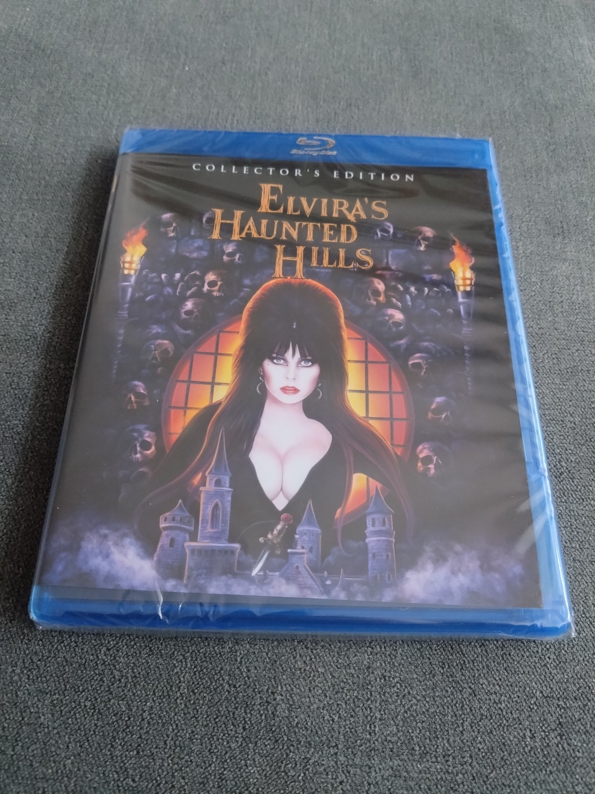 ELVIRA'S HAUNTED HILLS - Scream Factory Blu Ray - REGION A