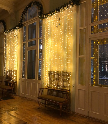 Bright white christmas indoor Curtain lights 300 LED lights-8 modes - Picture 2 of 7