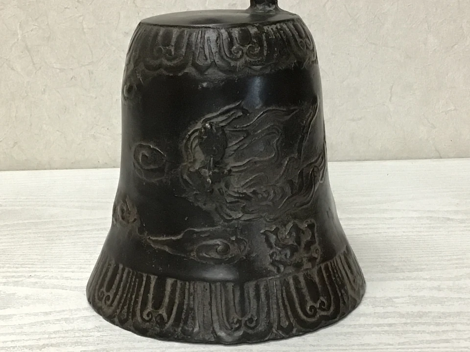 Y2248 OKIMONO Campana de Cobre Doncella Celestial Japonesa Antigua De Colección Japón Foto 3 de 4